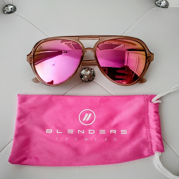 ~~BLENDERS🩷Skyway Sunglasses~~ - Picture 10 of 15